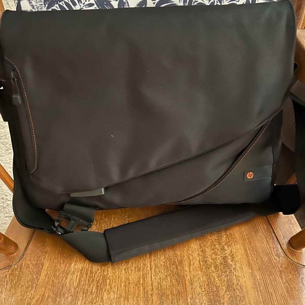 Hewlett-Packard Laptop Computer Bag. - image 1